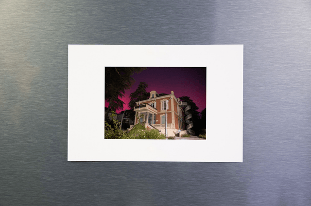 Photo d'aurore boréale derrière la mairie de Fontaines-sur-Saône 1