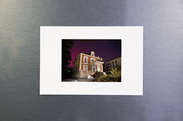 Photo d&#039;aurore boréale derrière la mairie de Fontaines-sur-Saône 2